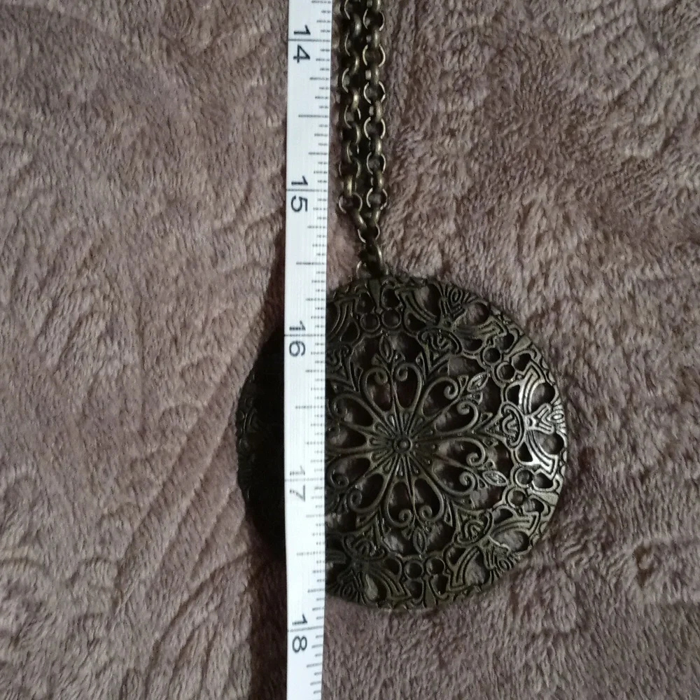 Vintage Bronze Pendant Necklace - Picture 5 of 6